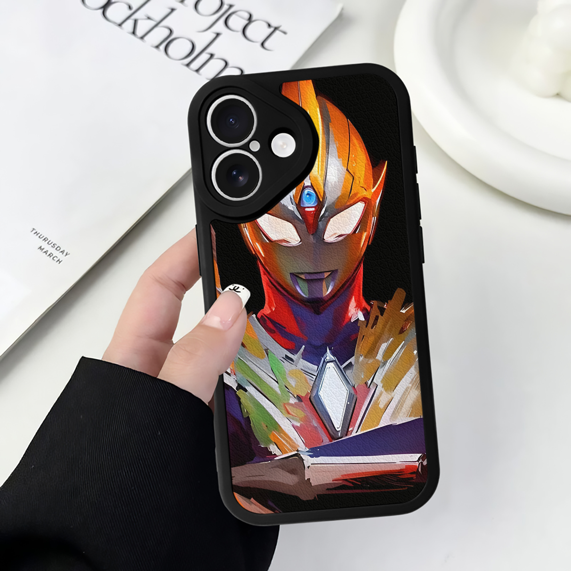 （画像用） ウルトラマン Ultraman 【iPhone 16シリーズ対応】シリコンスマホケース（レザー調） 材質：シリコン